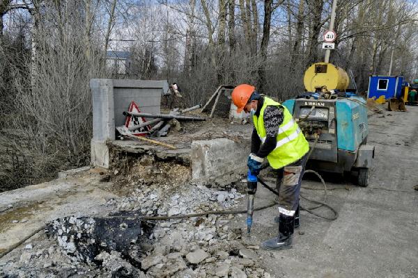Алексей Дёмкин поручил подрядчикам начать ремонт дорог раньше, используя хорошую погоду