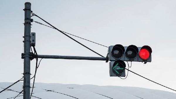 Пермских водителей предупредили о штрафах за проезд на желтый сигнал светофора