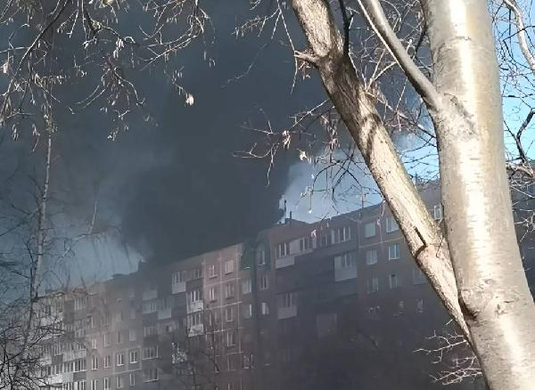 В Перми загорелась крыша 9-ти этажного дома