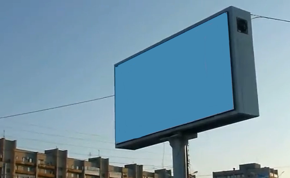 В Багдаде отключили все рекламные экраны после показа порнографии (видео)
