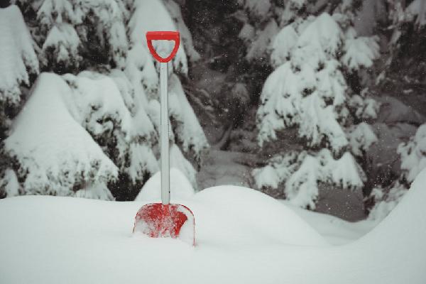 В Перми уборка снега стала частью общественных работ для осуждённых
