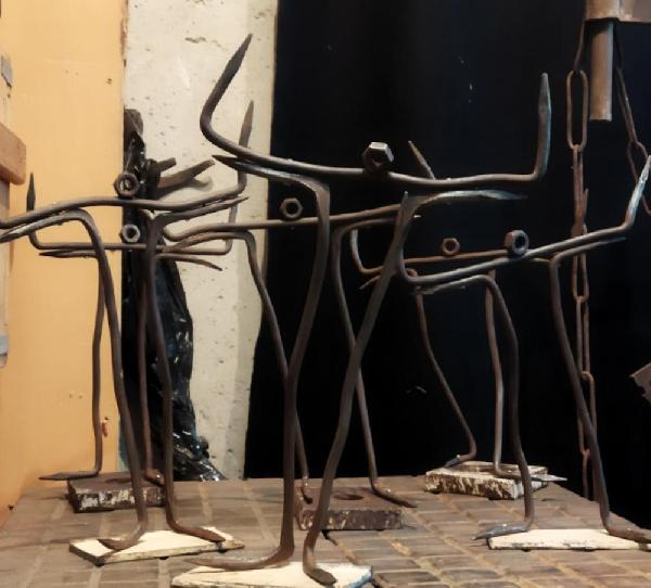 Скульптор создал железных человечков из деталей снесенных «Пермских ворот»
