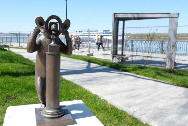 На набережной Камы установили 10 скульптур медведей