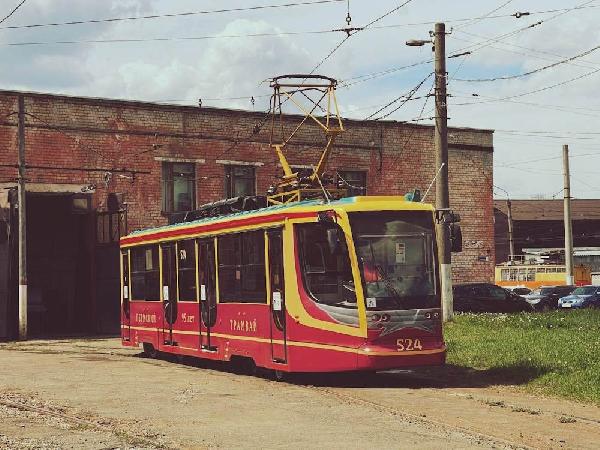 В Перми на маршруты вышел трамвай в стиле прошлого века