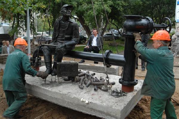 15 лет назад в Перми появился памятник водопроводчику