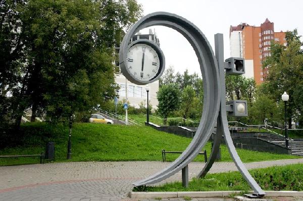 В Перми нашли причину неисправности уличных часов в сквере Новоселова