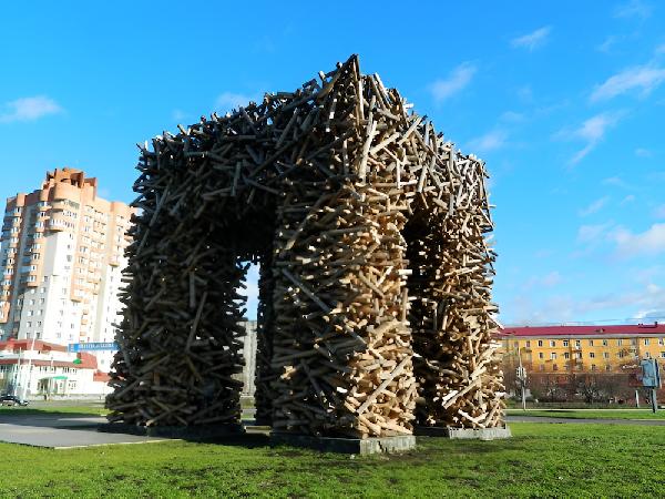 В Перми планируют демонтировать арт-объект «Пермские ворота» на площади Гайдара