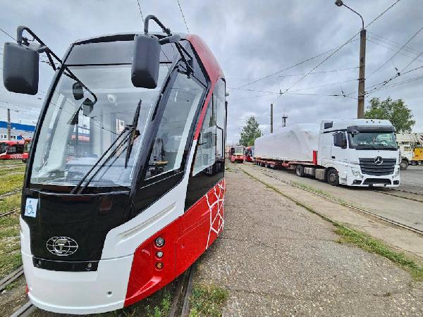 Пермь досрочно получила еще 6 трамваев «Львенок»