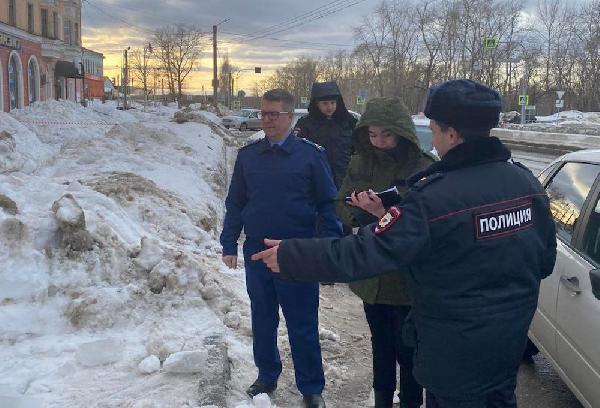 Управляющая компания оплатит похороны женщины, погибшей от падения льда в Березниках