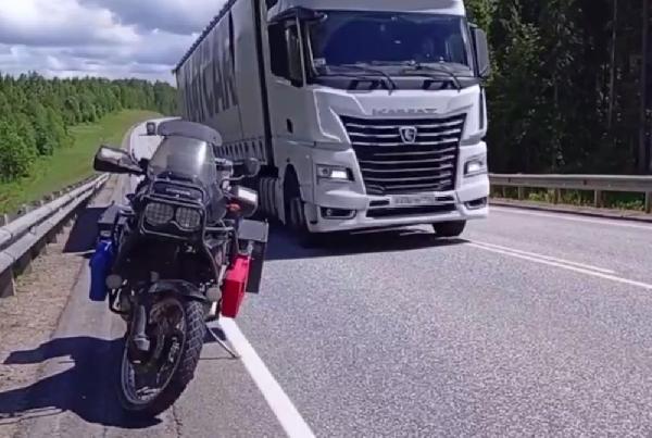 В Пермском крае мотоциклист врезался в ограждение и погиб