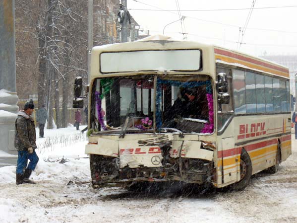 36 автобус пермь. Списанные автобусы. Списанные автобусы Пермь. Списанные автобусы Ижевска. Автобус Пермь Ижевск.