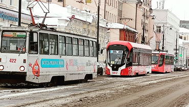 Два трамвая в центре Перми сошли с рельсов