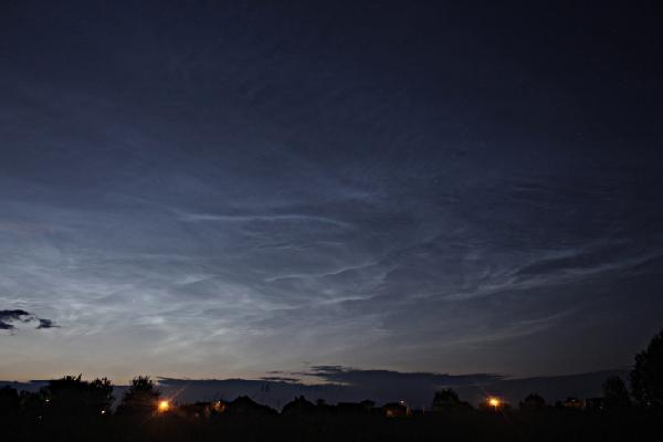 В Перми можно наблюдать редкое явление – ночные светящиеся облака