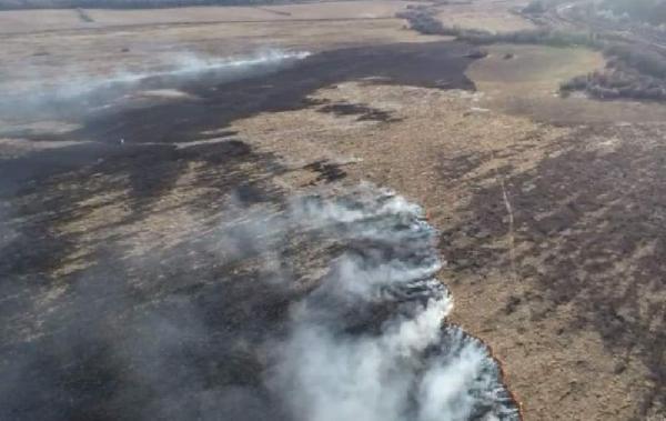 Пермская деревня оказалась в опасном положении после возгорания травы