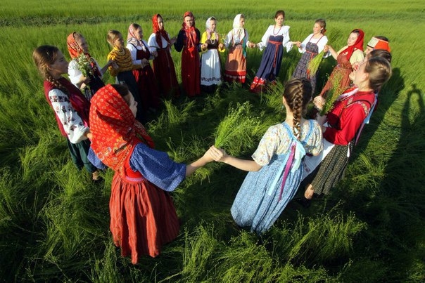 Каждую неделю в центре Перми горожане собираются, чтобы водить хороводы