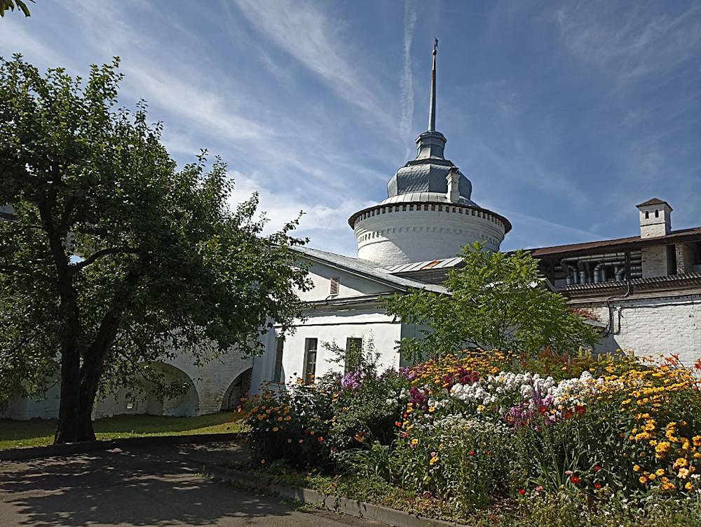 Ярушки, древность, изразцы. Почему стоит отправиться в Ярославль этим летом