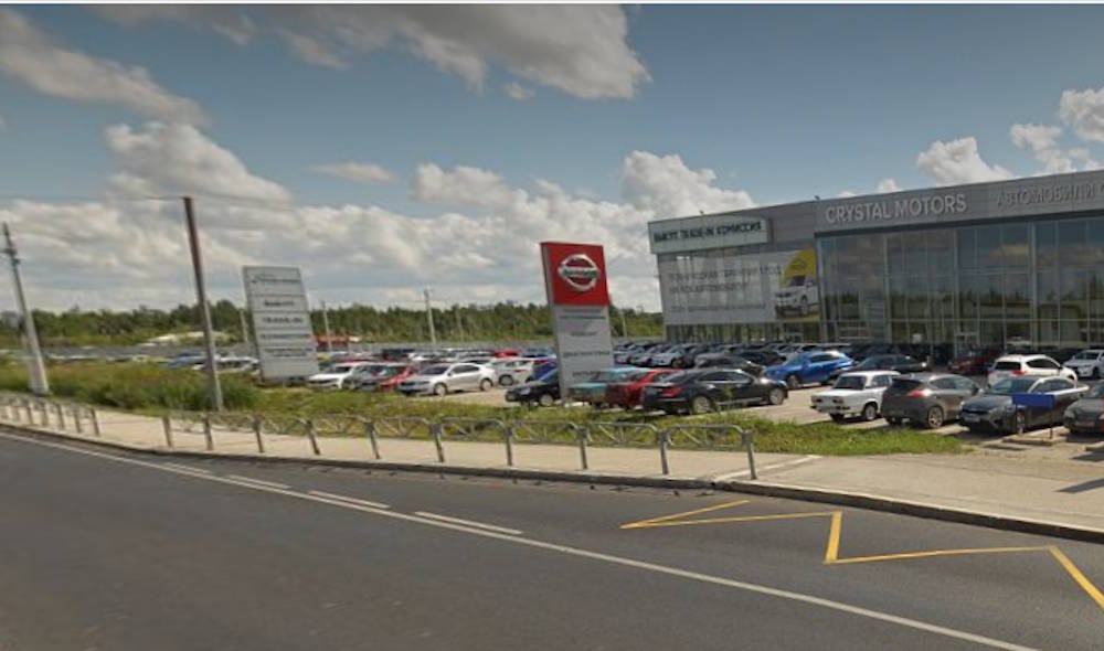 В Камской долине принудительно снесли стелы автосалонов