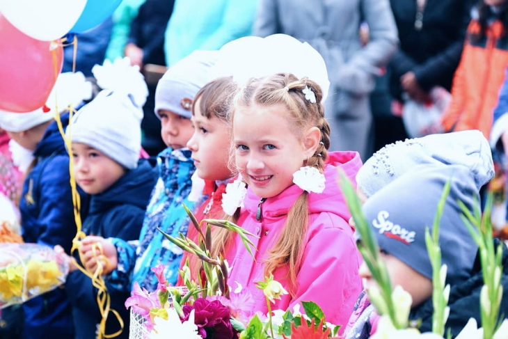 В Перми родителям временно запретят входить в здания школ