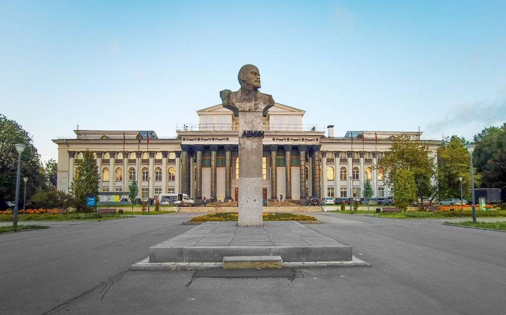 В Перми почистят и отшлифуют бюст решительного Ленина 