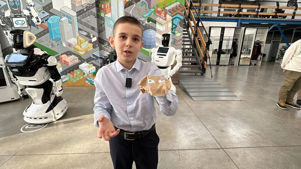 Школьник из Подмосковья посетил завод роботов по приглашению пермского губернатора
