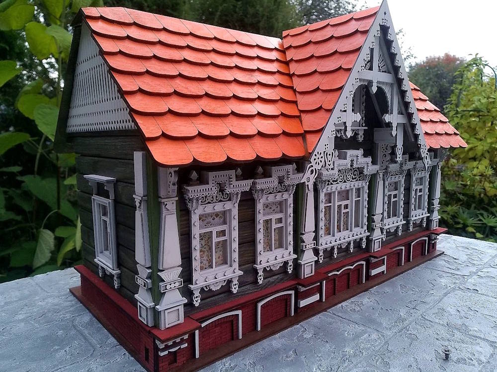 Мастер из Прикамья создал мини-копию известного пермского особняка 19 века