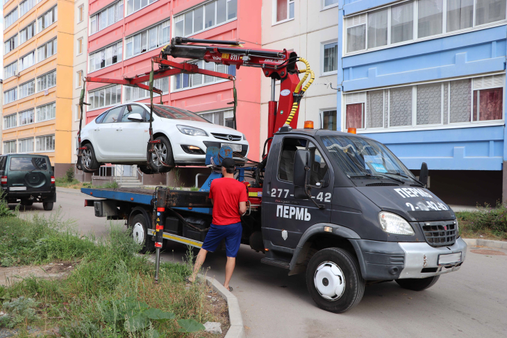 Чаще всего приставы изымают и принудительно продают автомобили должников.