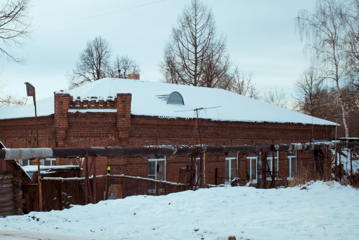 Остатки зданий трудовой колонии на Липовой горе.