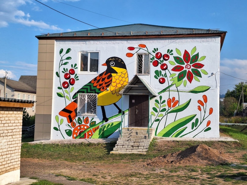 В Прикамье появился масштабный стрит-арт по мотивам народной росписи