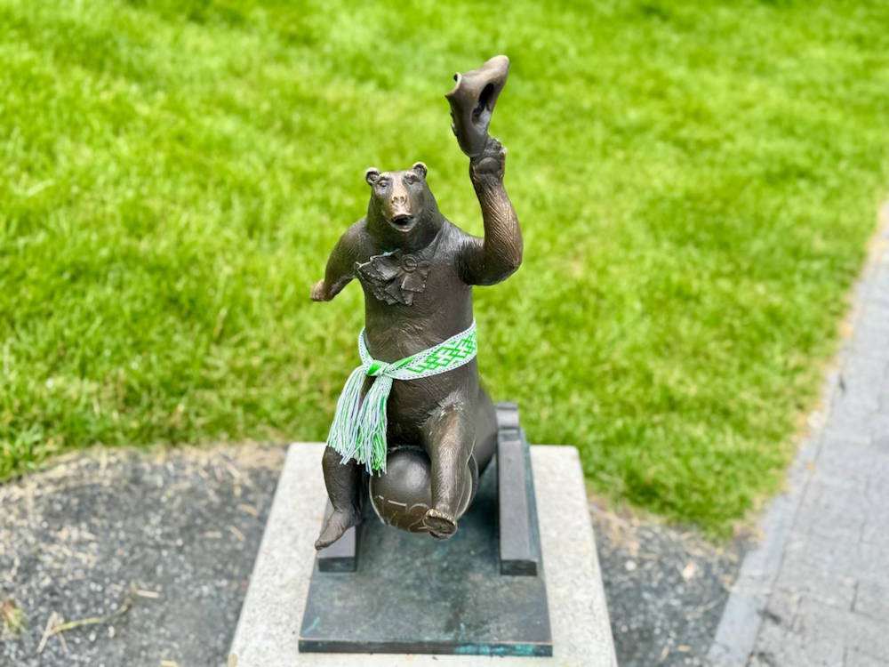 Мишки на набережной