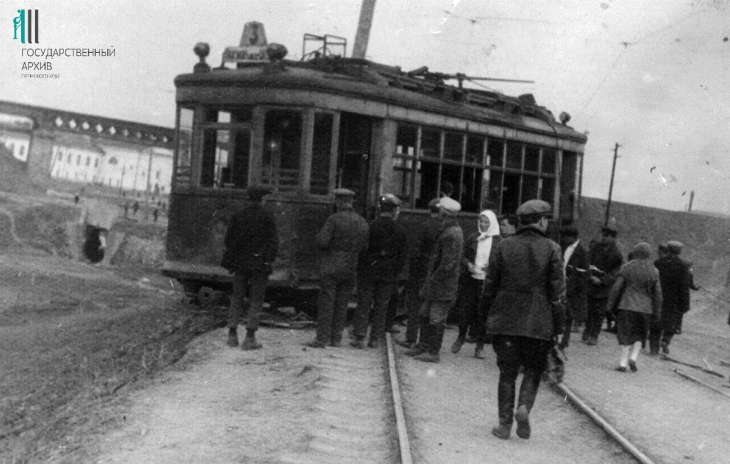 Трамвай перед мостом в районе Пермского завода имени Ф.Э.Дзержинского. 1935 г.