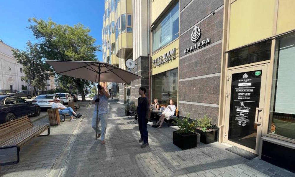 Городские власти принудительно убрали уличные столики у двух кафе в центре Перми