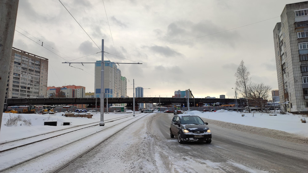 Движение по шоссе Космонавтов временно переключат на второстепенную дорогу