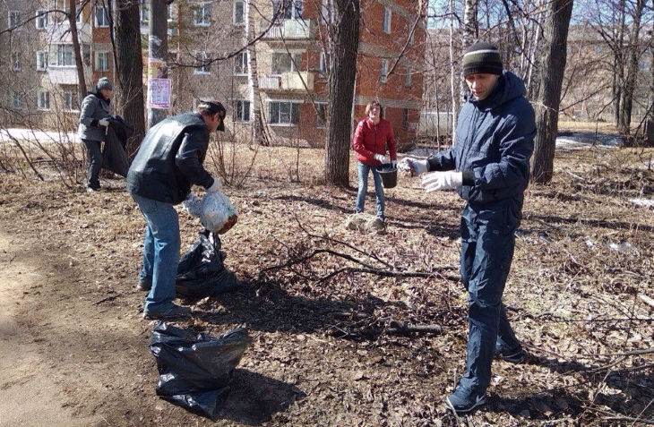 В Перми на субботники вышли бездомные люди