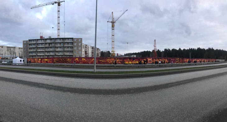 В Закамске появилось огромное стометровое граффити на заборе