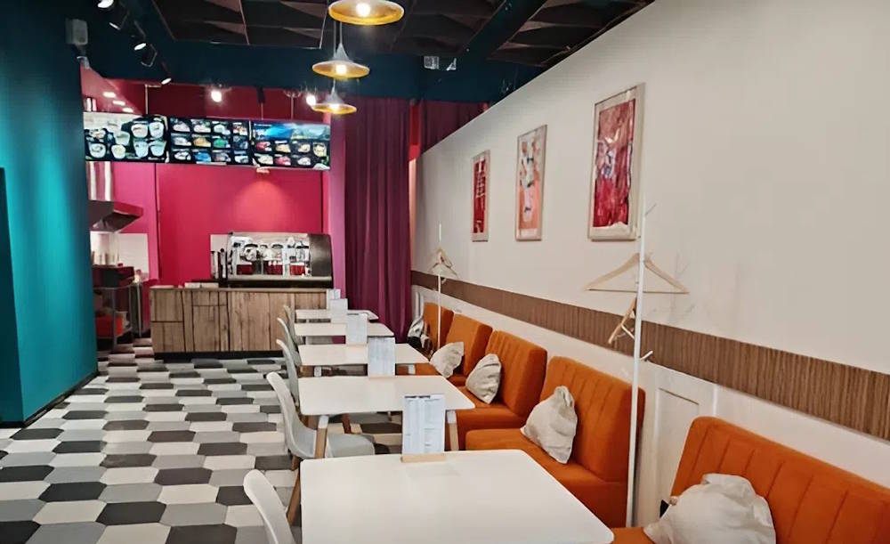 В Перми открылось кафе федерального стрит-фуда с цветными пельменями