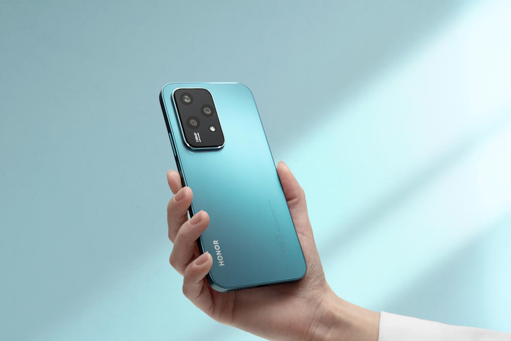 В Перми начались продажи HONOR 200 Lite