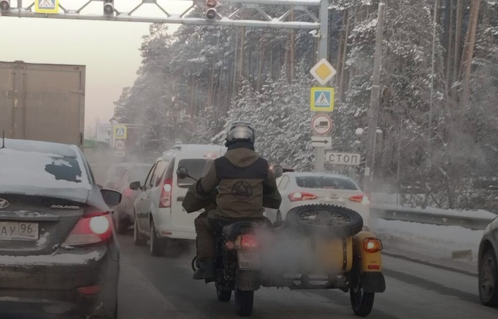 Житель Екатеринбурга в -40 градусов доехал до Перми на мотоцикле «Урал»