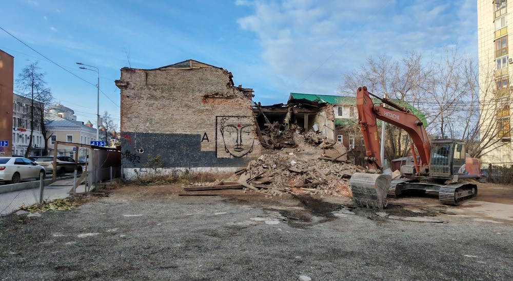 В Перми снесли здание с рисунком по эскизу Александра Жунева