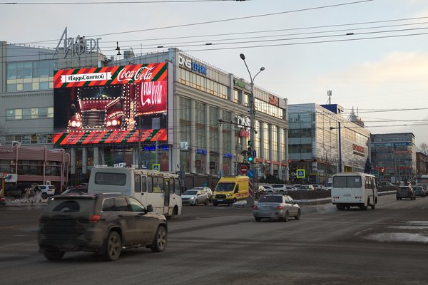 Власти Перми предписали демонтировать медиаэкран на ТЦ «Айсберг»