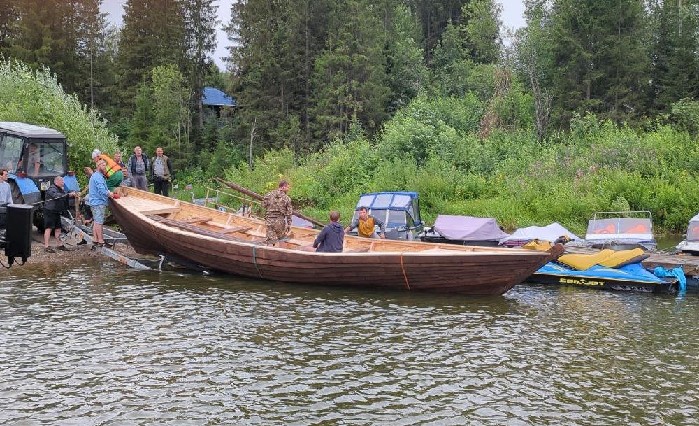 В Перми прошли водные испытания копии лодки Ермака