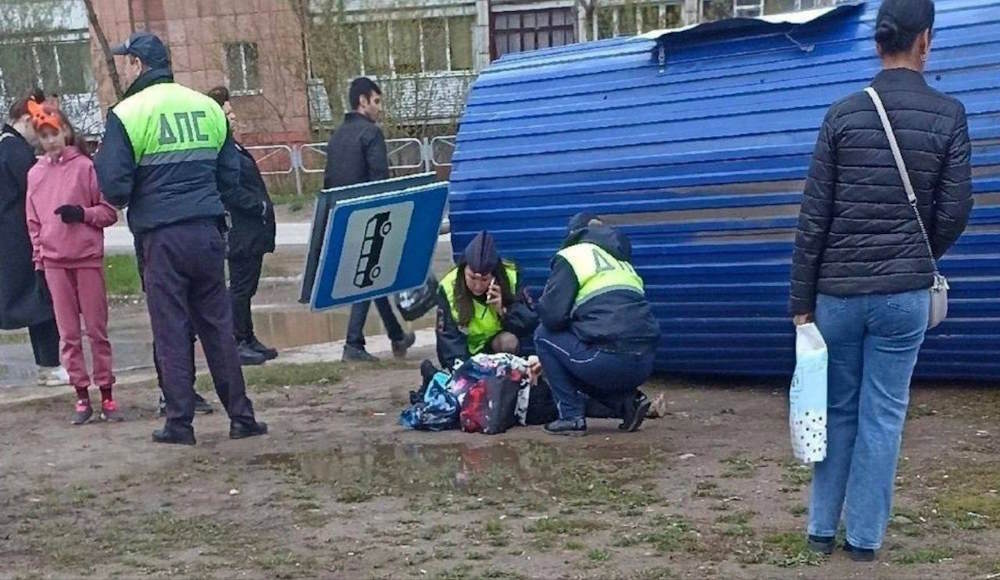 В Прикамье следователи начали проверку обстоятельств падения остановки на ребенка