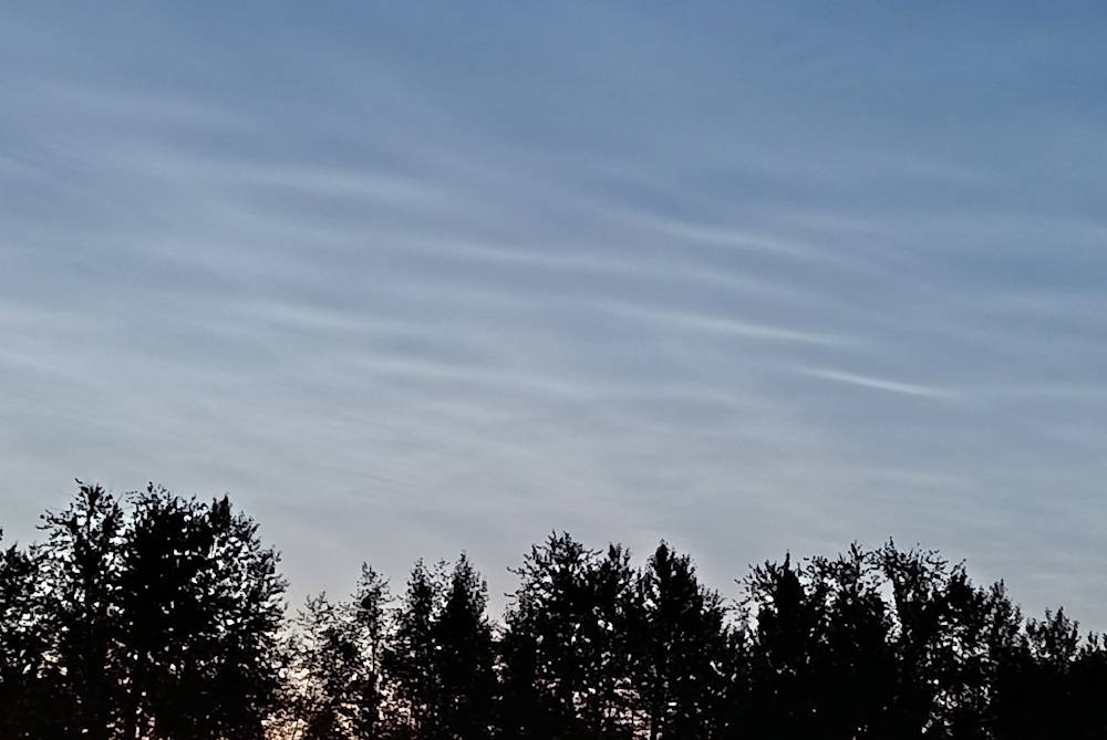 В небе над Пермью заметили редкие облака с метеорной пылью