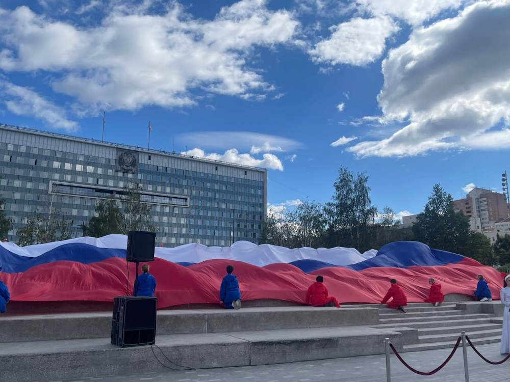 12 июня в Перми развернут огромный флаг России площадью 270 квадратных метров