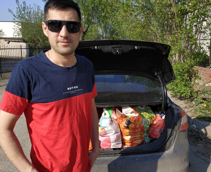Эдуард Караваев 6 лет помогает нуждающимся семьям.