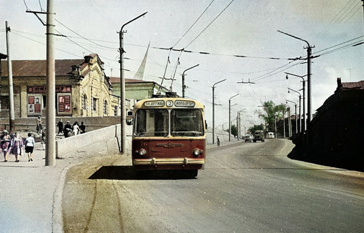 Графический дизайнер из Перми превращает черно-белые фотографии города в цветные