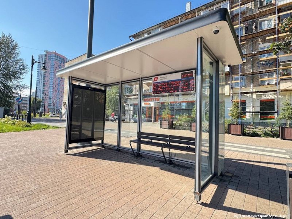 В Перми началась установка рекламных экранов на остановочные павильоны