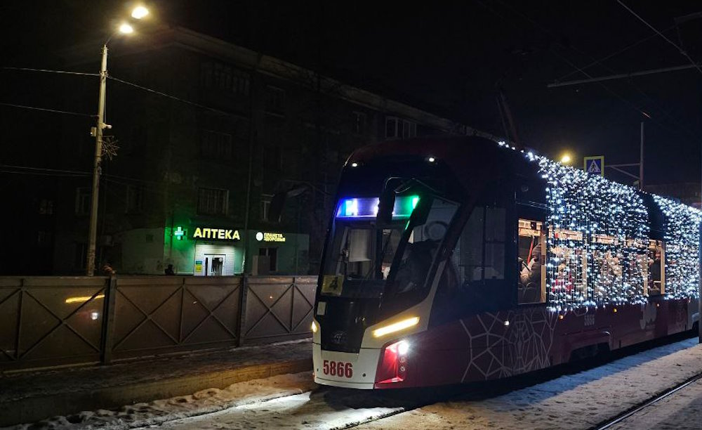 В Перми на линию вновь вышел самый длинный трамвай «Лев»