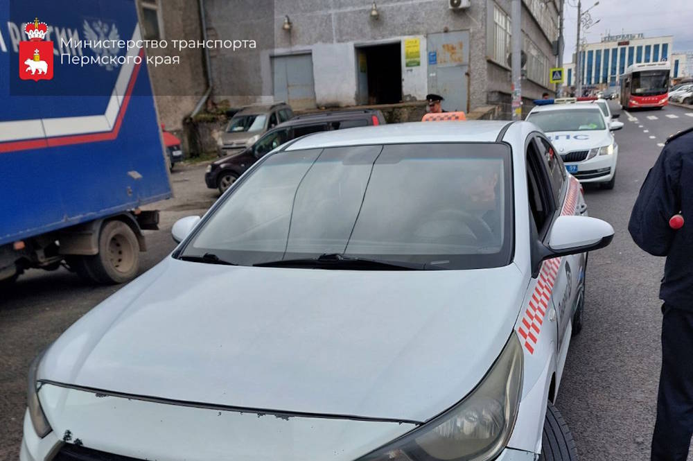 В ходе проверки на вокзале Перми 60% таксистов оказались нелегалами