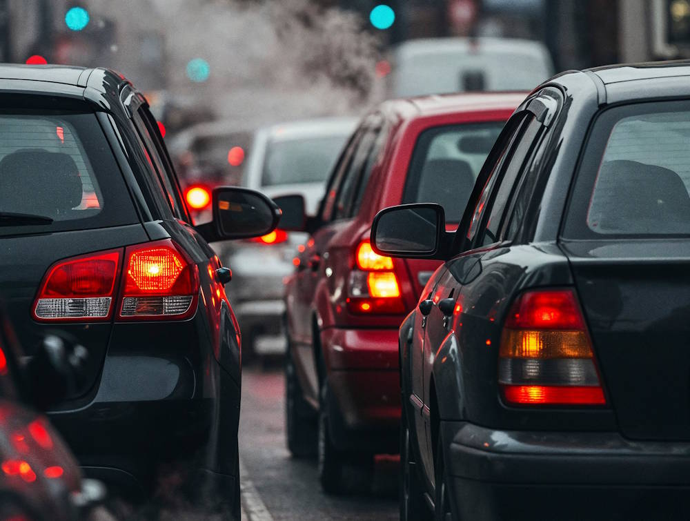 Названы периоды максимальной загрузки дорог Перми в рабочие дни