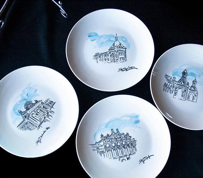 Пермская художница выпустила серию сувенирных тарелок с пермской архитектурой